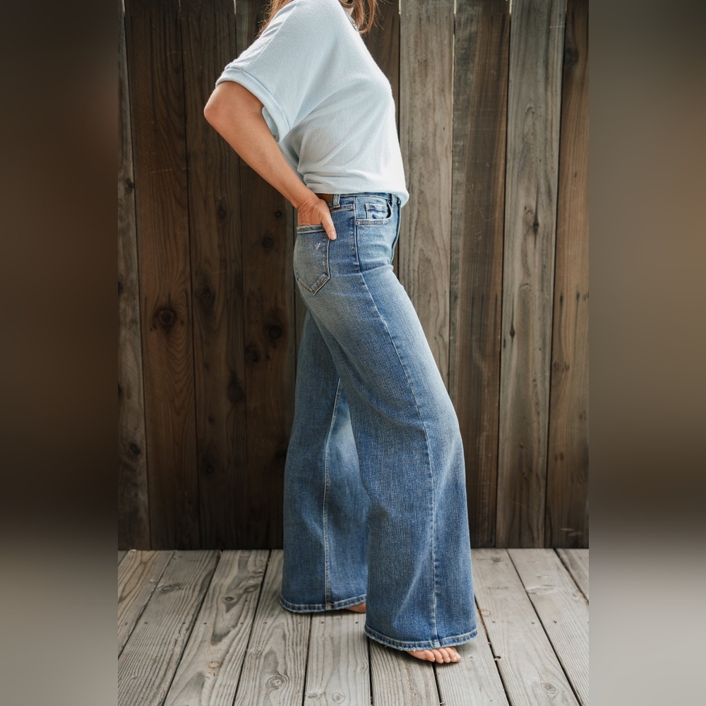 NWT Carly Jeans Los Angeles Holland Wide Leg Jeans Size 9 In Medium Wash